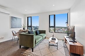 2-bed Inner-city Pad With Pool,