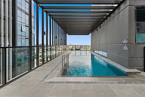 2-bed Inner-city Pad With Pool,