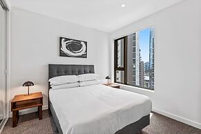 2-bed Inner-city Pad With Pool,
