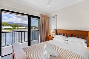 Bright 3-bedroom Beachside Stay With Pool & BBQ