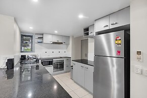 Bright 3-bedroom Beachside Stay With Pool & BBQ