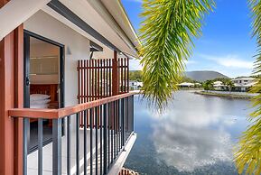Bright 3-bedroom Beachside Stay With Pool & BBQ