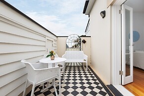 Executive Studio With Patio Near Trains