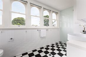 Executive Studio With Patio Near Trains