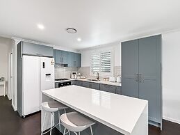 Spacious 3-bedroom Home With Private Pool & BBQ