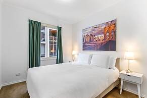 Chic 2-bed Apartment Near Albert Park