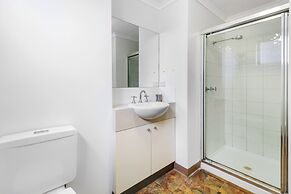 Chic 2-bed Apartment Near Albert Park