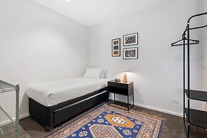 Chic Apartment In Melbournes Heart