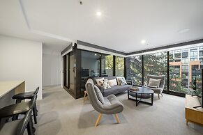 Chic Inner-city 2-bed Abode With Pool, Gym & Sauna