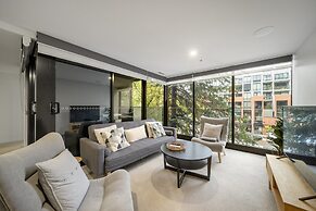 Chic Inner-city 2-bed Abode With Pool, Gym & Sauna