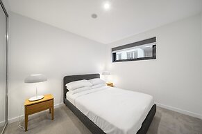 Chic Inner-city 2-bed Abode With Pool, Gym & Sauna