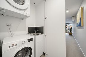 Chic Inner-city 2-bed Abode With Pool, Gym & Sauna