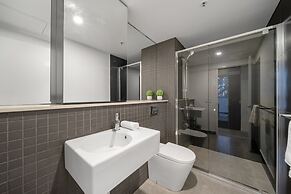 Chic Inner-city 2-bed Abode With Pool, Gym & Sauna