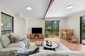 Beachside 4-bed Retreat With Study Nook & Views