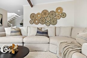 Beachside 4-bed Retreat With Study Nook & Views