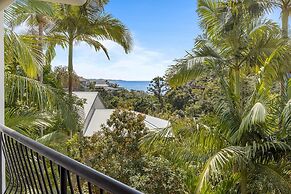 Beachside 4-bed Retreat With Study Nook & Views