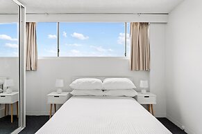 Apartment With Pool Access, a Minute to the Beach