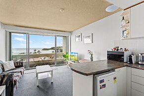 Apartment With Pool Access, a Minute to the Beach