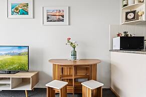 Apartment With Pool Access, a Minute to the Beach