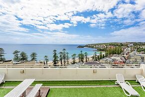 Apartment With Pool Access, a Minute to the Beach