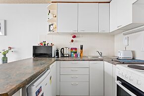 Apartment With Pool Access, a Minute to the Beach