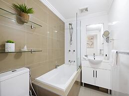 Bright 2-bed Apartment Near Narrabeen Beach