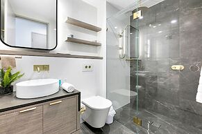 Oceanfront 2-bed With Spectacular View Pool & Gym