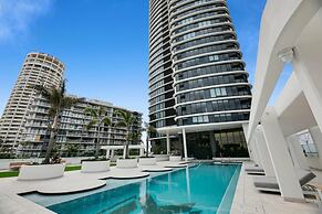 Oceanfront 2-bed With Spectacular View Pool & Gym