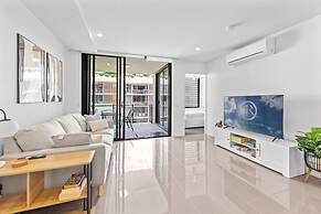 Stylish West End Stay With Rooftop Pool & BBQ
