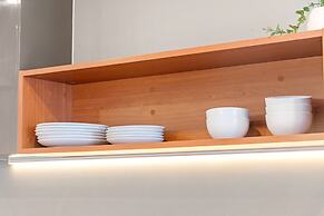 Stylish West End Stay With Rooftop Pool & BBQ