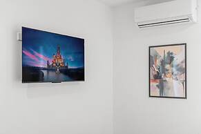 Stylish West End Stay With Rooftop Pool & BBQ