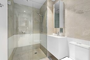 Charming 1-bed Apartment With a Balcony