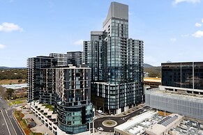 Refined 2-bed With Luxurious Building Amenities