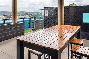 Impeccable 2-bed With Pool & Outdoor Dining