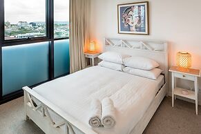 Impeccable 2-bed With Pool & Outdoor Dining