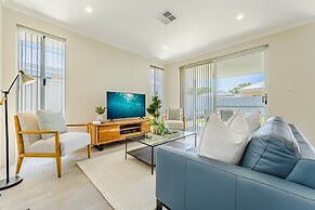 Bright & Airy 3-bed House Near Rockingham Beach