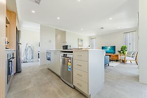 Bright & Airy 3-bed House Near Rockingham Beach
