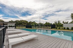 Cosy 1-bed With Pool, Gym ,parking