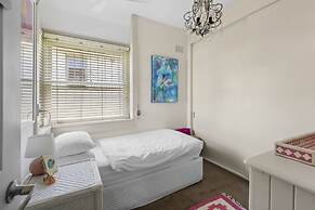 Poolside Stay - Close to Taronga Zoo & Luna Park