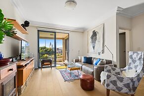 Elegant Stay in Balmain With Pool Access