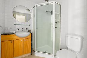 Elegant Stay in Balmain With Pool Access