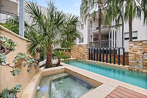 Vibrant 2-bed Apartment With Pool and Gym Access