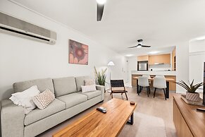 Vibrant 2-bed Apartment With Pool and Gym Access
