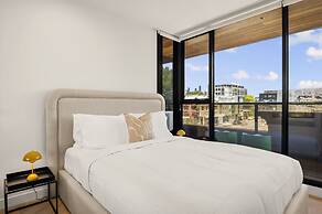 Bright 2-bed Apartment in Fitzroy's Heart