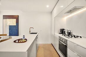 Bright 2-bed Apartment in Fitzroy's Heart