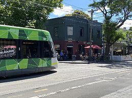 Bright 2-bed Apartment in Fitzroy's Heart