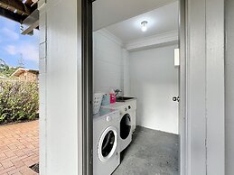 Oceanfront 4-bed Haven With BBQ & Alfresco Dining