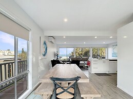 Oceanfront 4-bed Haven With BBQ & Alfresco Dining
