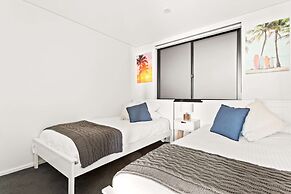 Ocean Views, Deck and Parking at Beach Apartment