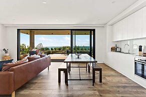 Ocean Views, Deck and Parking at Beach Apartment
